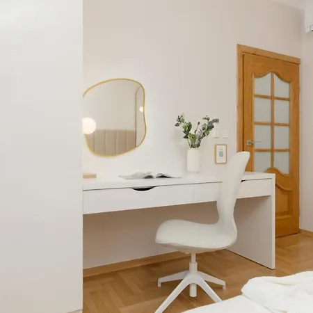 Bright Kasprzaka Wola Near Metro Station By Renters Apartamento
