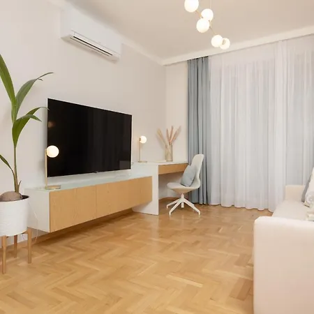 Bright Kasprzaka Wola Near Metro Station By Renters