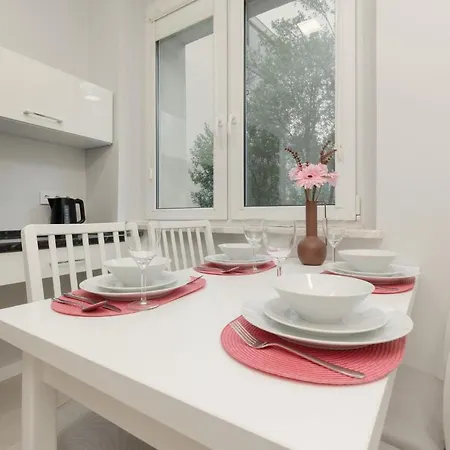 Apartman Bright Kasprzaka Wola Near Metro Station By Renters Varsó