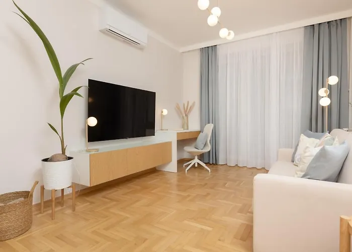 Bright Kasprzaka Wola Near Metro Station By Renters