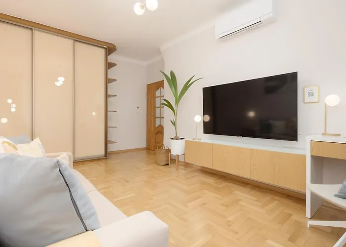 Bright Kasprzaka Wola Near Metro Station By Renters